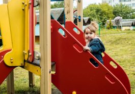 Bild: Ideen für den eigenen Kinderspielplatz mit passenden Spielgeräten umsetzen